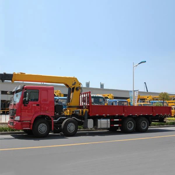 Camion-grue à flèche SINOTRUK HOWO chinois 6×4 à bas prix, 336 chevaux et dix roues, neuf et d'occasion