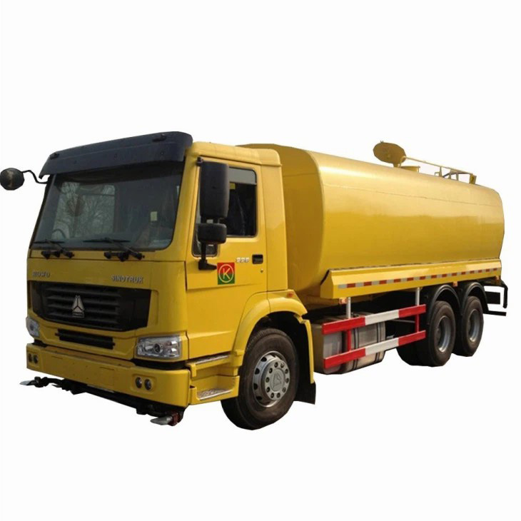 Camion-citerne à eau de 25 000 litres (soit 5 000 gallons)