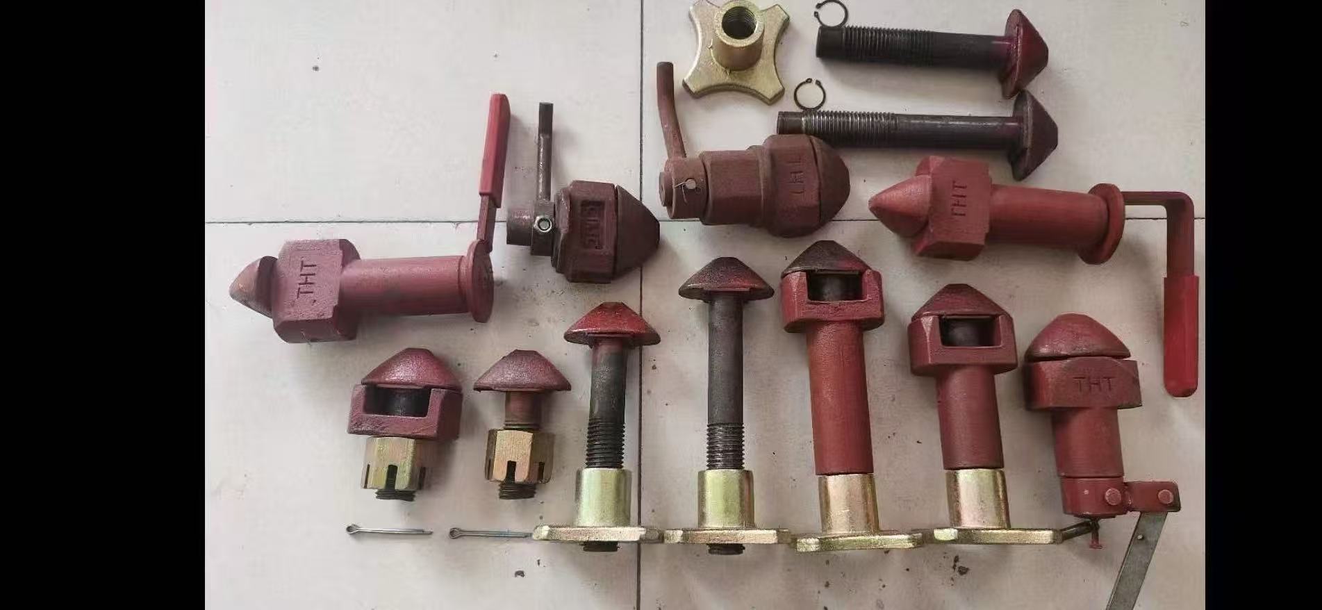 Serrure de rotation de squelette pour remorque de conteneur